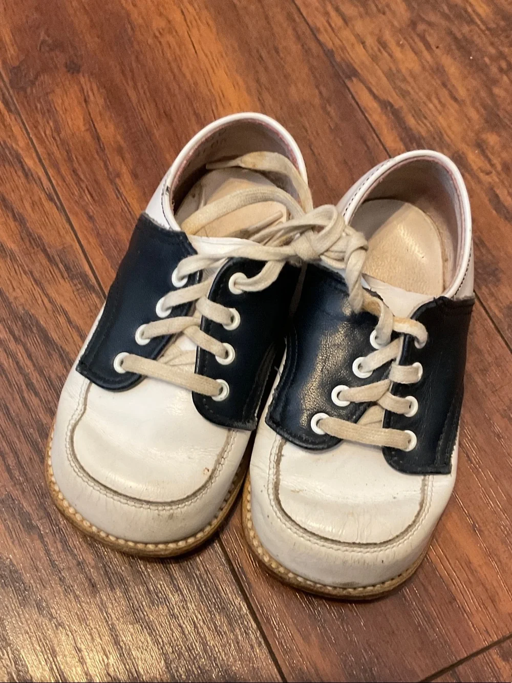 Stride Rite White and Black Leather Lace-Up Kids Beginner walking Shoes
